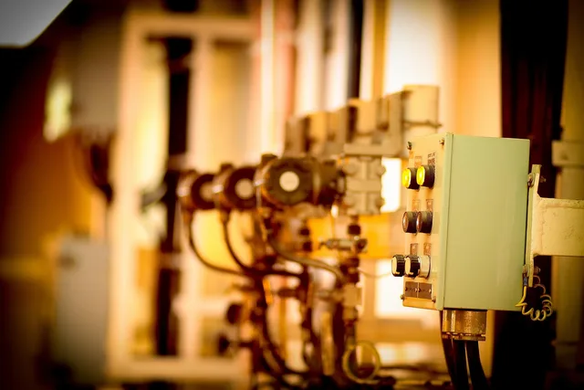 engine room, switch, control panel, electric switch, engine room, engine room, engine room, engine room, control panel, control panel, control panel, control panel, control panel. Veraltete Automationen sicher stilllegen
